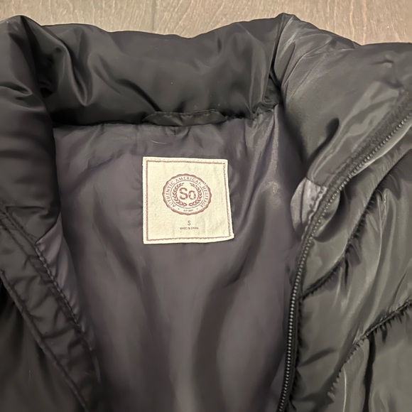 Women’s black puffer vest size: S - Picture 3 of 3